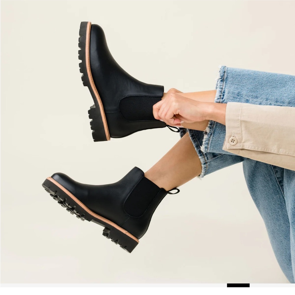 NWT Chelsea Go To Lug Boot Black Boot with Brown Trim